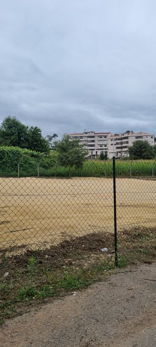 Arrenda-se - Lugar de Estacionamento/Armazenamento em Terreno Privado