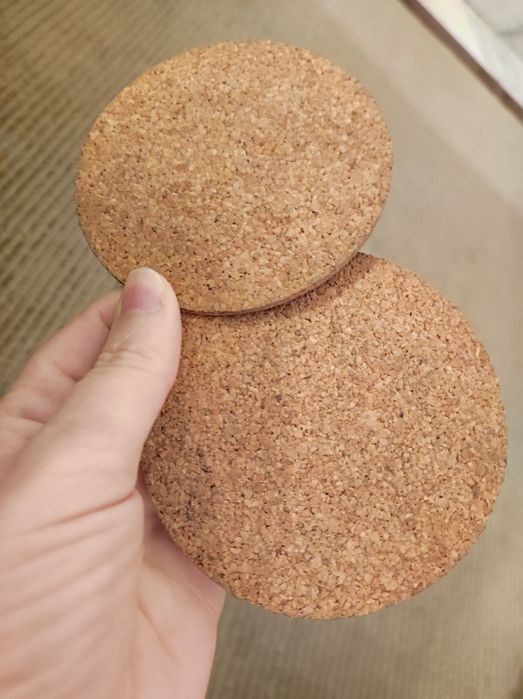 Duas bases para copos antigas