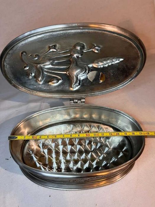 Caixa Oval em Estanho 95% - J. Dores (17cm)