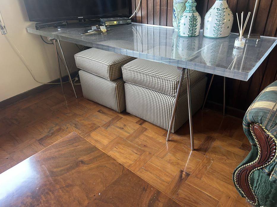 Mesa Vintage em acrilico