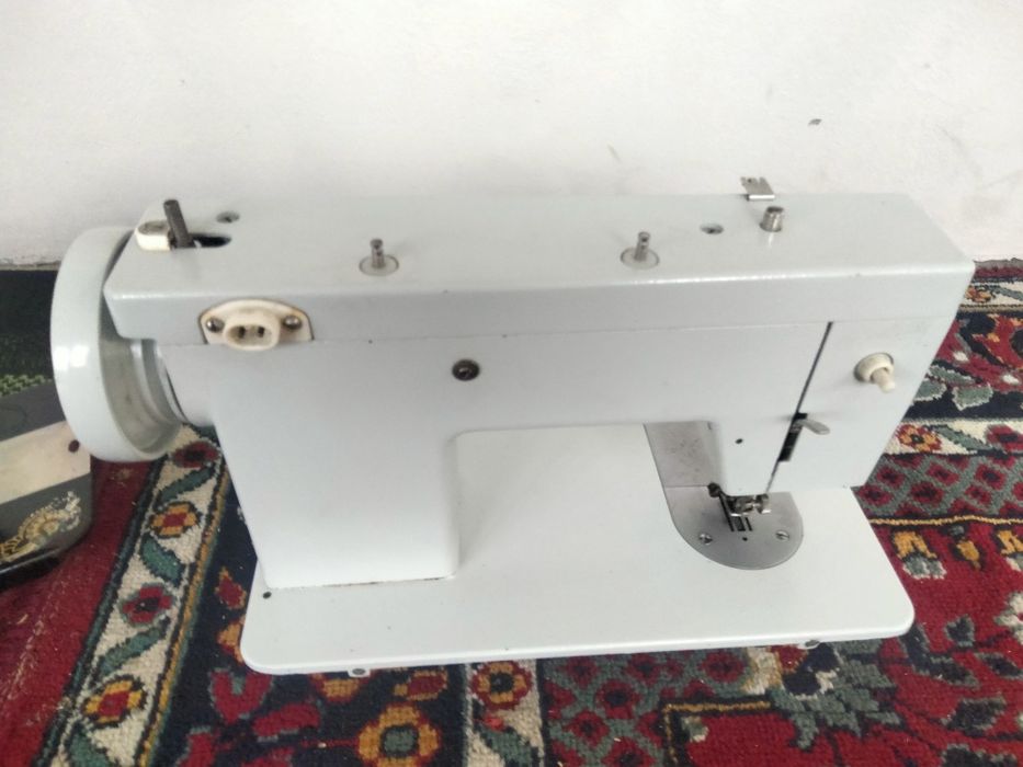 Швейна машинка та запчастини