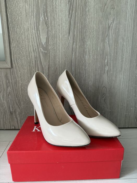 Туфлі на каблуку