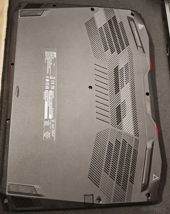 Laptop Acer Nitro 5 i5-10300H / 16GB / 512GB SSD / GTX 1660 Ti / 144Hz