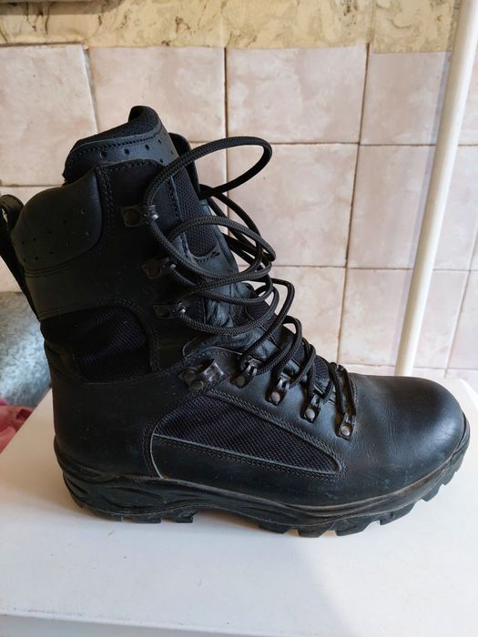 Продам дві пари берці виробнитства Чехії