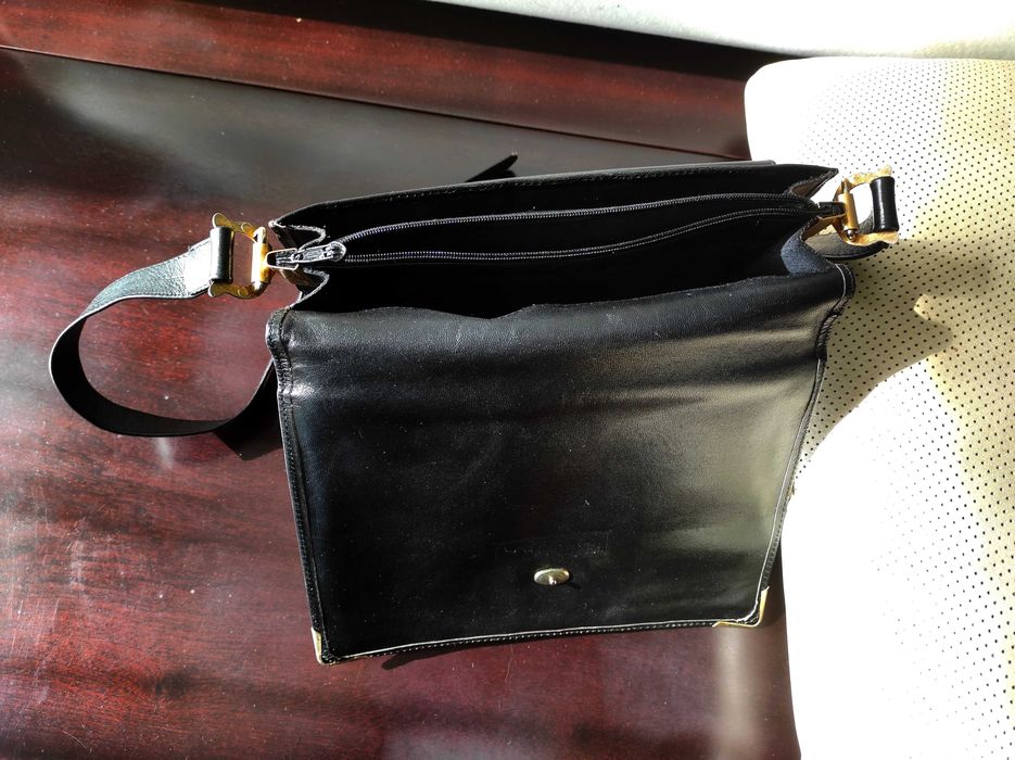 Mala / Carteira em Pele Preta de Senhora