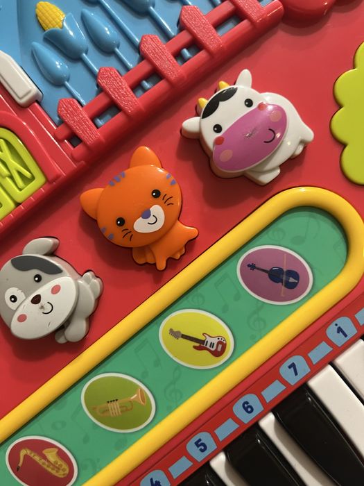 Smiki, keyboard, muzyczna farma, zabawka interaktywna.
