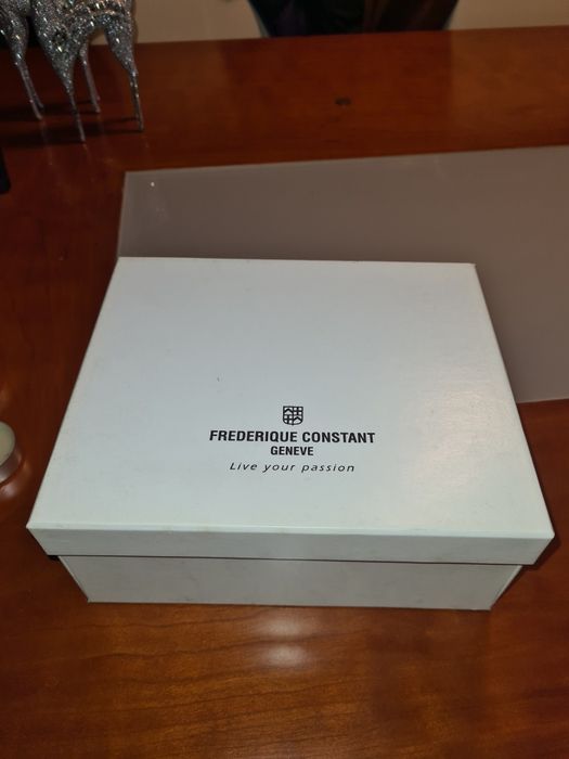 Caixa de relogio frederique constant