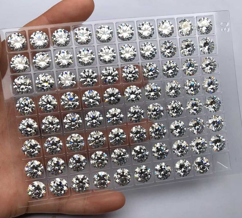 Moissanit 8mm (2ct) idealny zamiennik diamentu