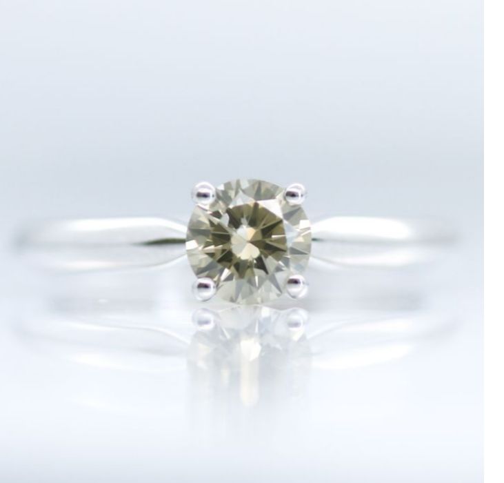 Pierścionek 18kt nat. diament 0.59ct rozm. 13/53 kol. fancy certyfikat
