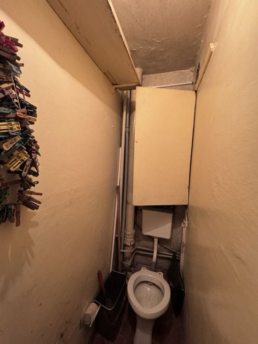 продам 2 кім в центрі