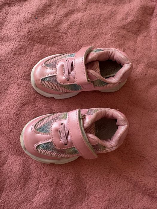 Кросівки для дівчаток