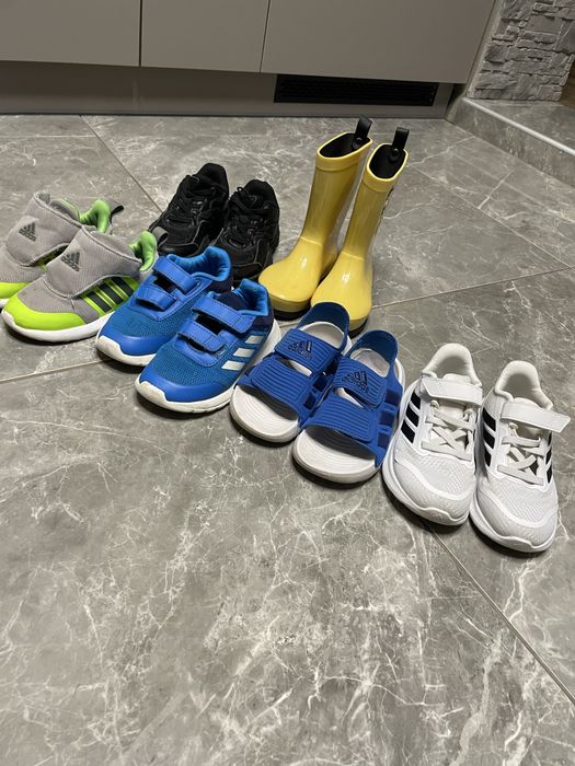 Взуття кросівки босоніжки adidas 27 розмір