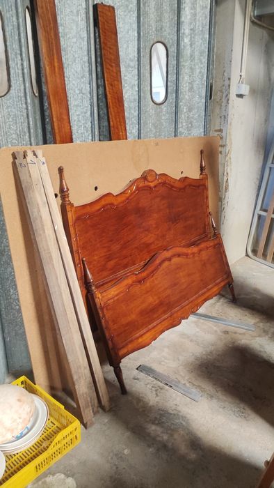 Conjunto cama e duas mesas de cabeceira