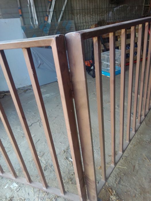 Grade de ferro com portão em óptimo estado de conservação