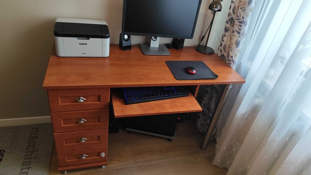 Zestaw mebli - biurko, szafa, barek, witryna