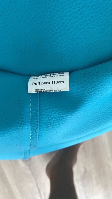 Puff pêra em napa azul turqueza 110cm
