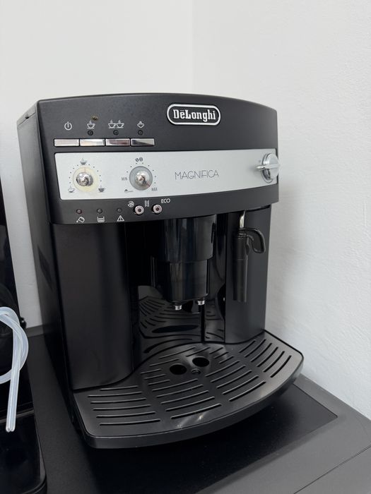 Кавова машина DeLonghi Magnifica з Німечини як нова