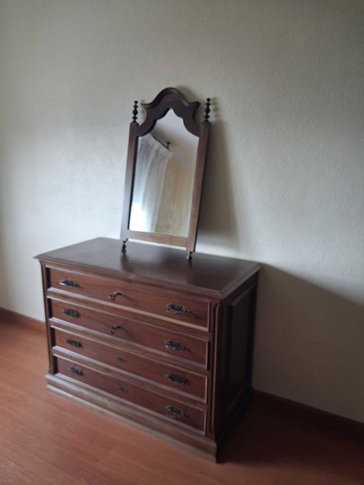 quarto vintage completo - madeira maciça e charme clássico. Como novo.
