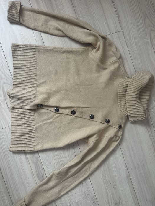 Всі светри по 200 грн