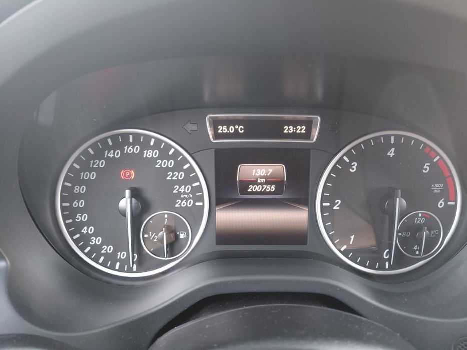 Mercedes cinza  A180
