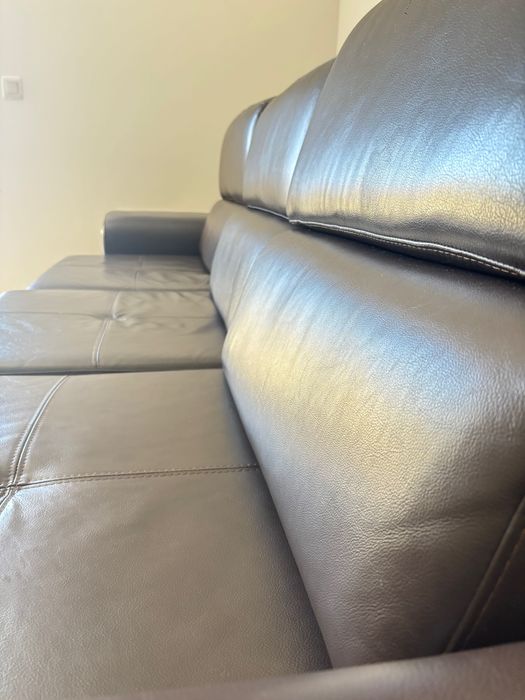 Sofá em cabedal com até 3 chaise longue