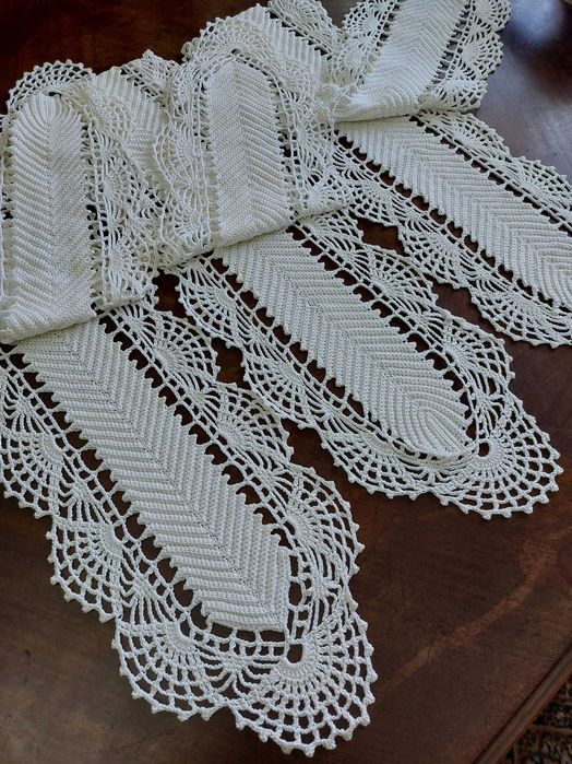 Conjunto 3 centros de mesa feitos à mão em renda, estado impecável!