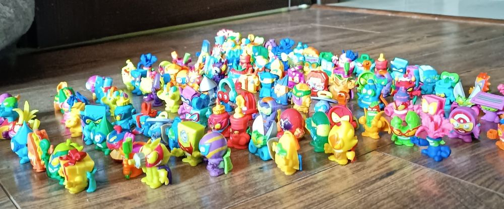 Figurki Super Things  Zings 135 sztuk do sprzedania