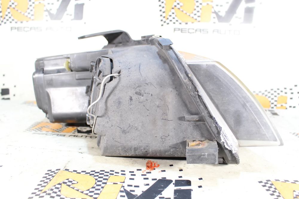 Ótica / farol esquerda AUDI A3 (8P1)