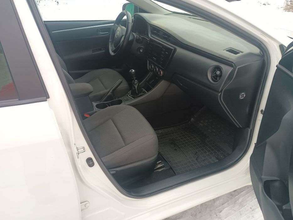 Продам офіційну  Toyota Corolla 2017