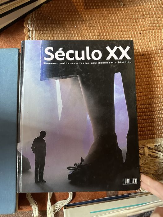 20th Century Book - Men, Women, and Events That Changed HISTORY.64398290145667120