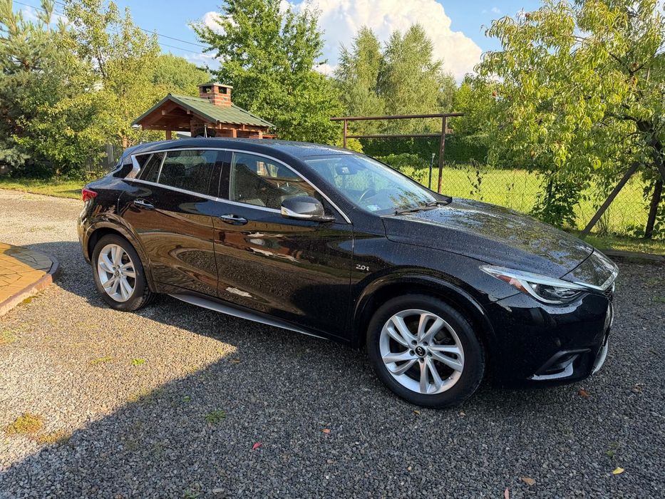 Infiniti QX30