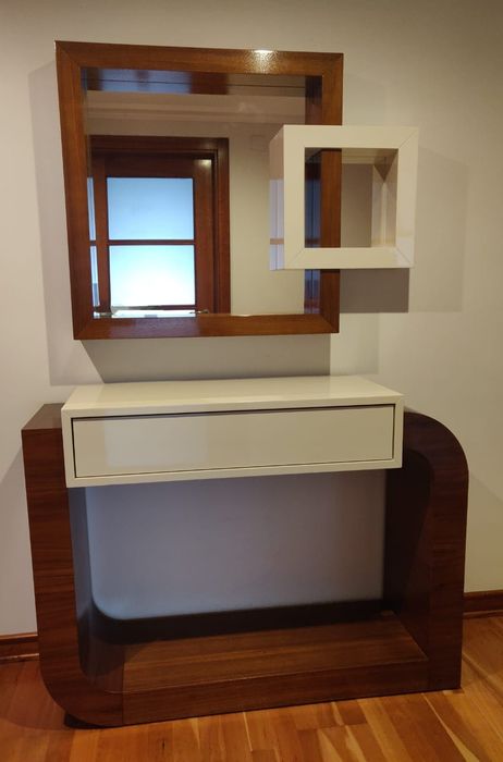 Consola branco lacado e nogueira