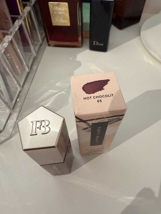 Fenty Beauty Gloss Bomb Universal Lip Luminizer błyszczyk do ust