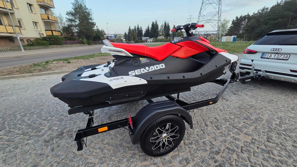 Sea-Doo Spark Trixx 90 (3-os.) – Dragon Red / Bright White