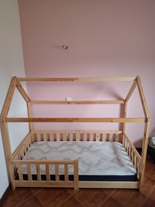 Cama montessori com colchão incluído