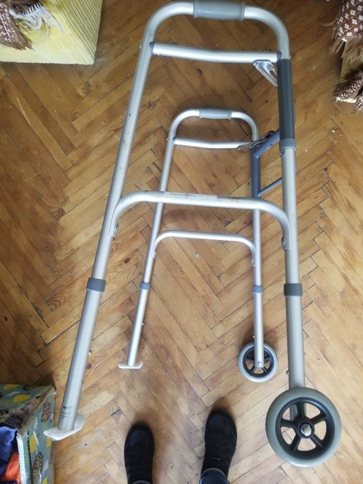 Продам ходунки  для людей обмеженим рухом