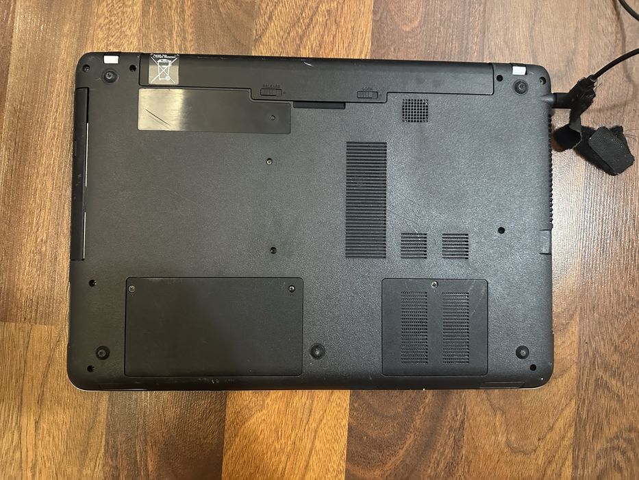 Sony VAIO SVF1521C6E 15.5" Pentium 4GB 500GB GT740M