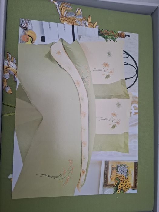 Sprzedam komplet pościeli haftowanej