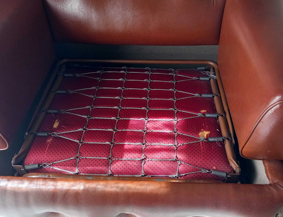 Sofá Individual em Pele com Cama Articulada