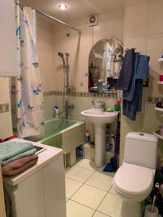 Продам 2-х кімнатну квартиру, метро 15 хвилин Нові будинки.