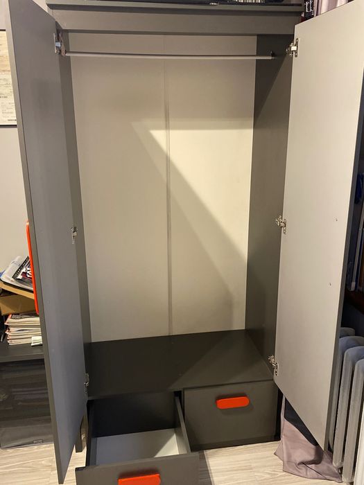 Nowoczesna szafa dwudrzwiowa z szufladami – idealny stan