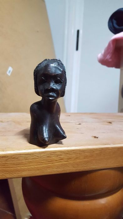 Artesanato de Angola. Esculturas em madeira.