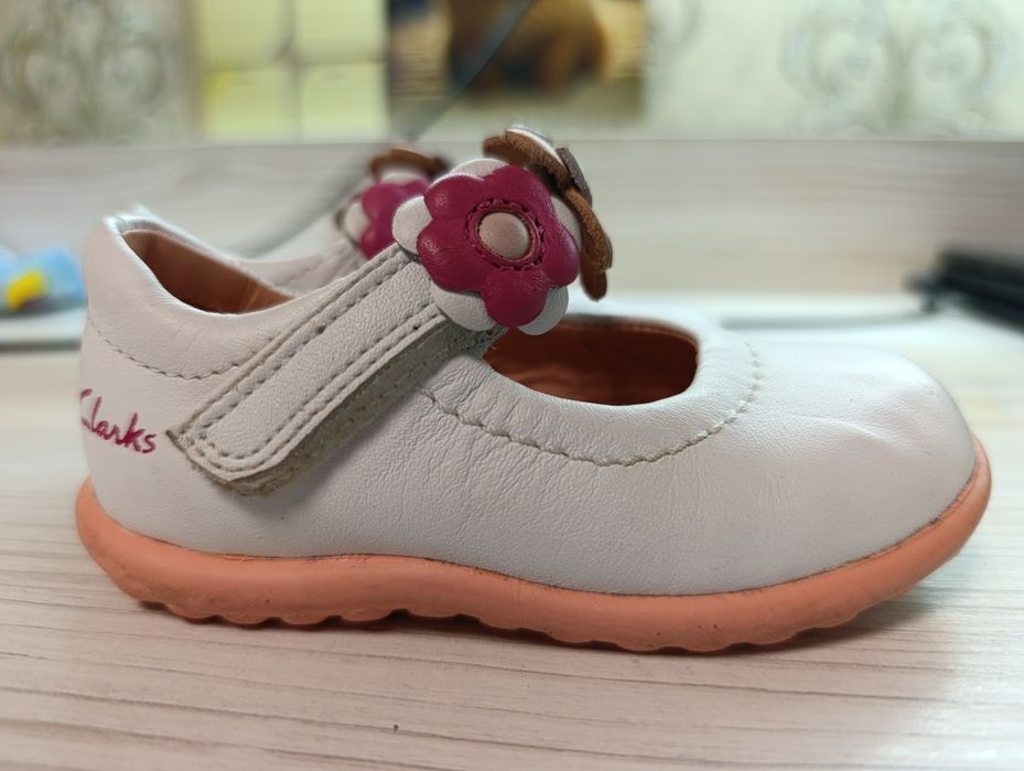 Взуття для дівчинки