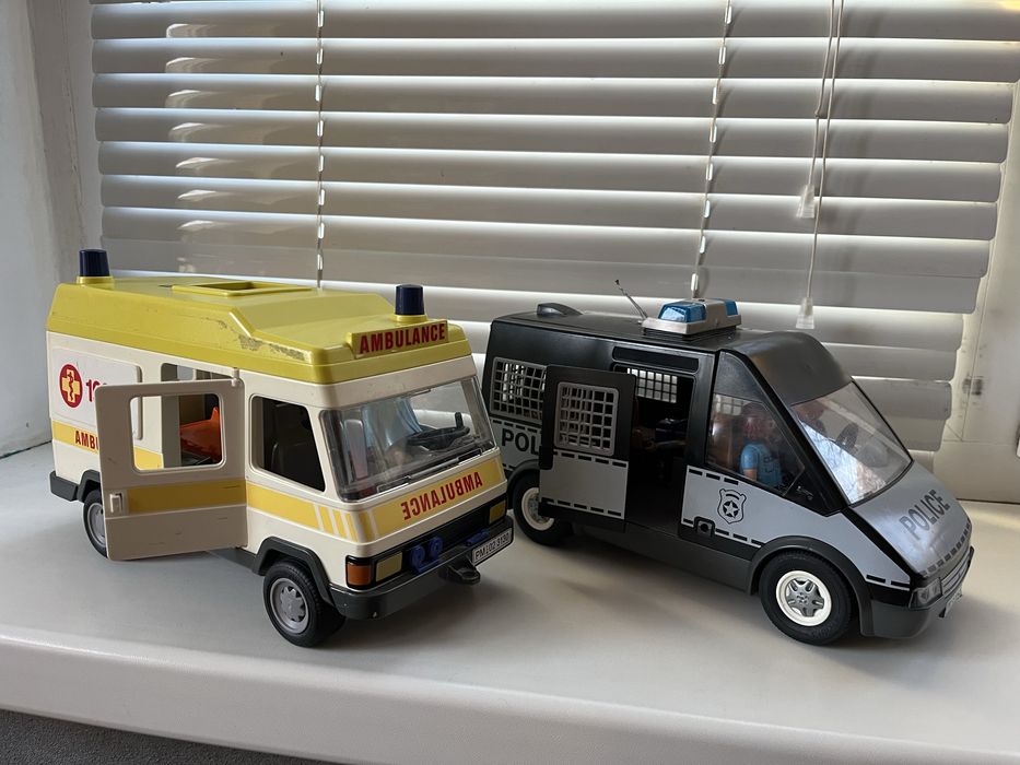 Машинка поліцейська та швидка Playmobil