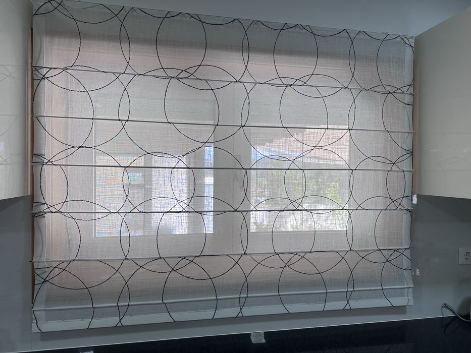 Cortina / Tela Branca com pormenores pretos