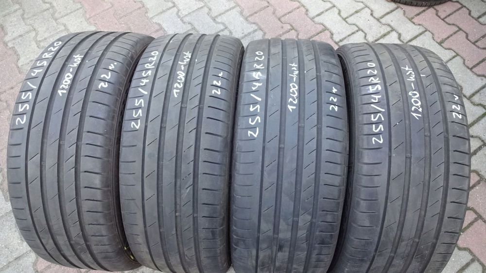 Opony letnie 4 szt. 255/45R20 Kumho Escsta PS71 SUV 2022r. 105Y