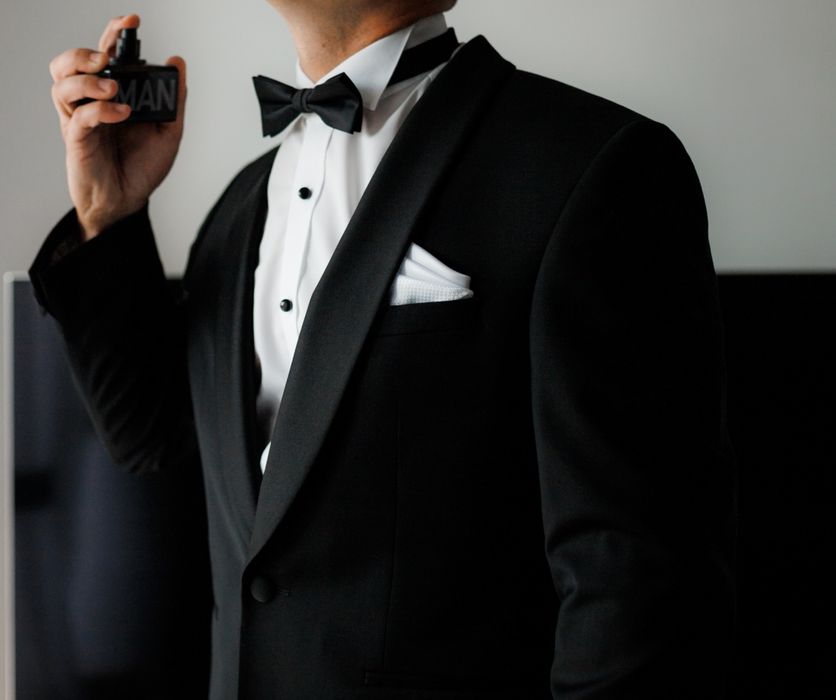 Czarny smoking ślubny