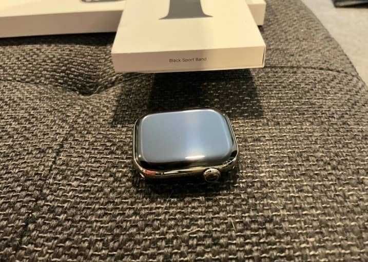 Apple Watch Series 11 de 46 mm em titânio natural, GPS e telemóvel, com garantia.