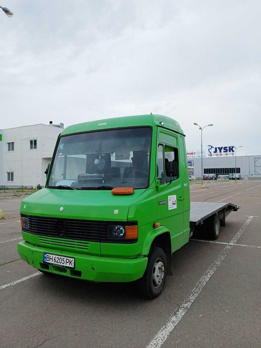 Эвакуатор/платформа Mercedes T2 в хорошем состоянии (2.9 дизель, 1996 год)