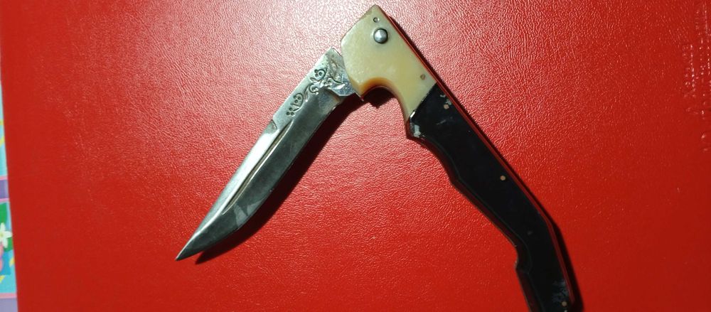 Продается Нож выкидной